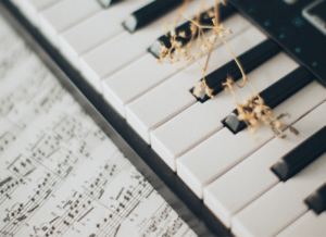 50 Easy Jazz Piano Songs To Learn Today (2024) Piano Area